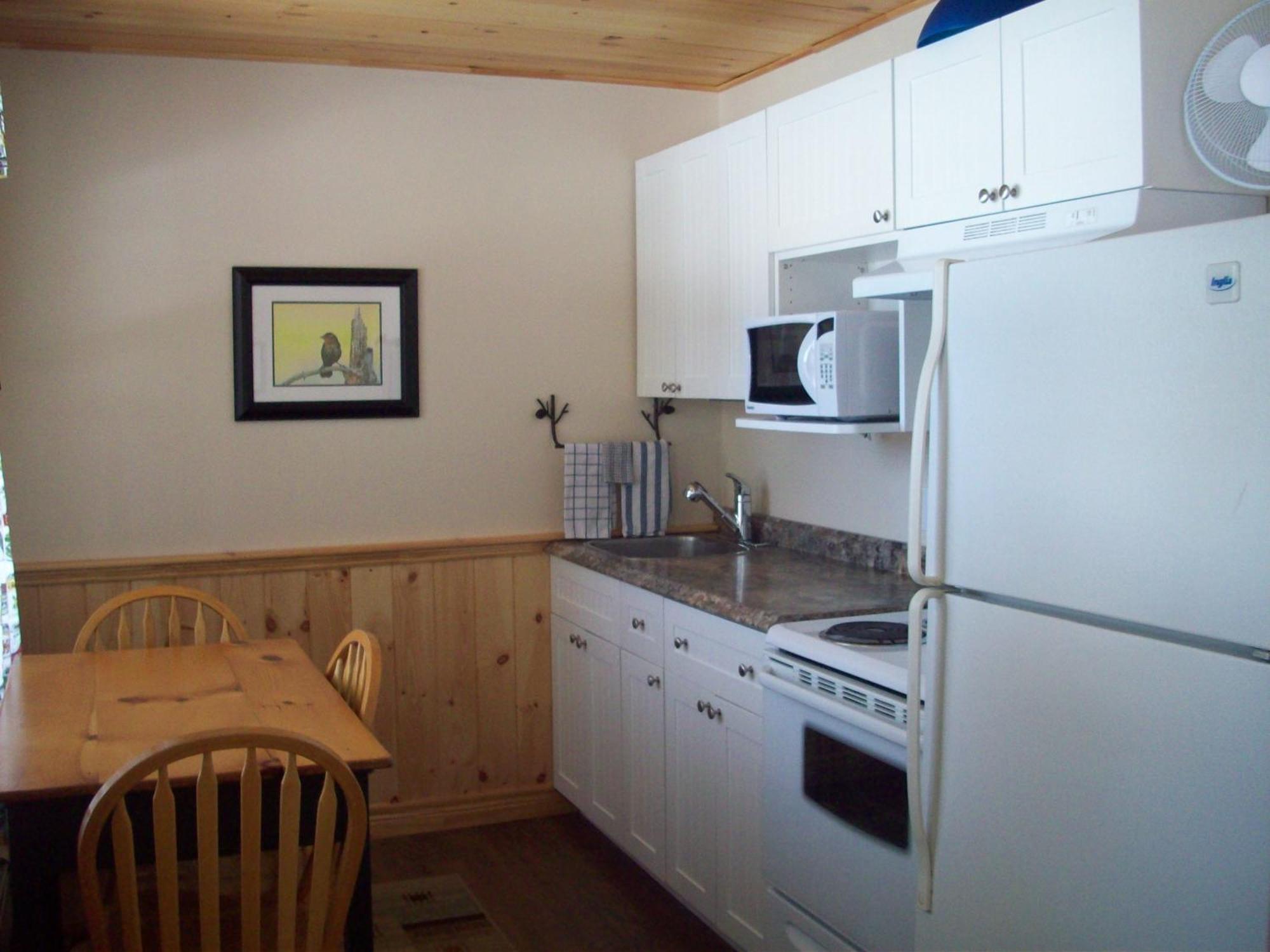 Lakewoods Cottage Oxtongue Lake Room photo